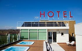 Breaking Business Hotel