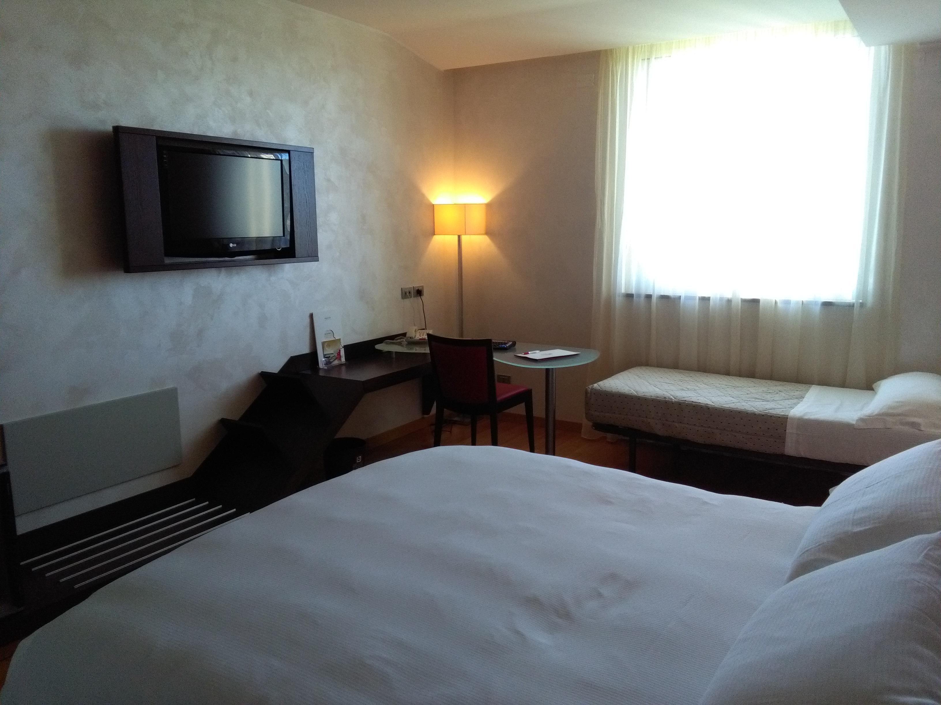 Breaking Business Hotel Mosciano SantʼAngelo Esterno foto
