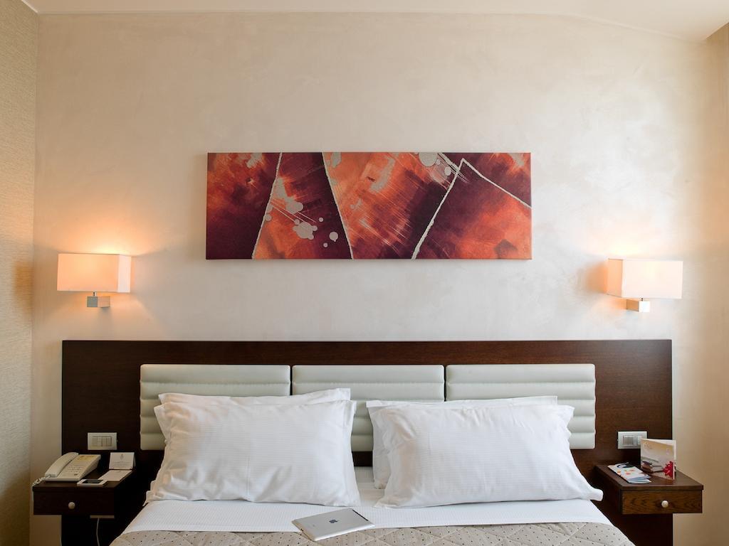 Breaking Business Hotel Mosciano SantʼAngelo Esterno foto