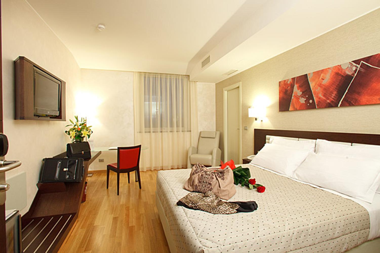 Breaking Business Hotel Mosciano SantʼAngelo Esterno foto