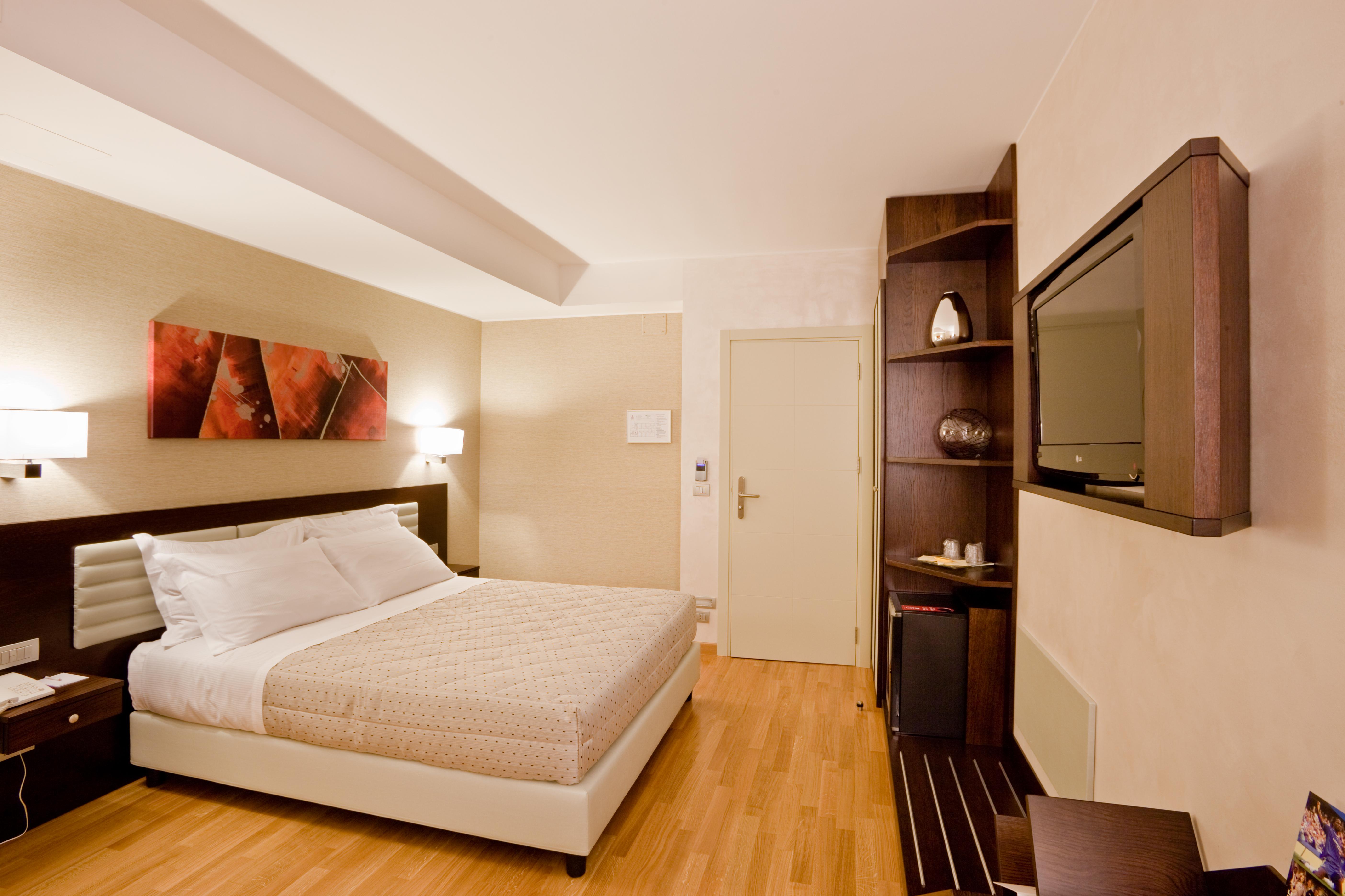 Breaking Business Hotel Mosciano SantʼAngelo Esterno foto