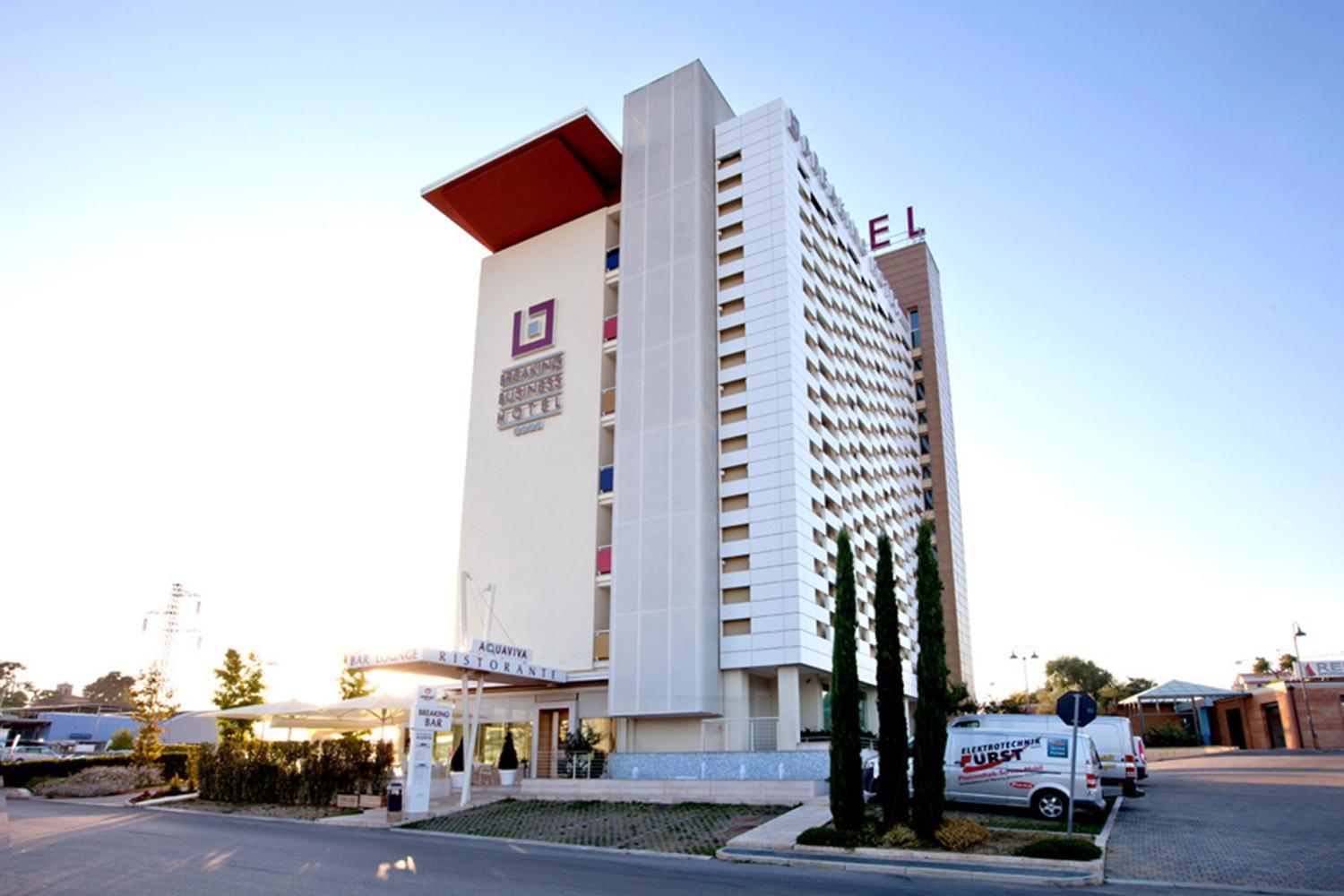 Breaking Business Hotel Mosciano SantʼAngelo Esterno foto