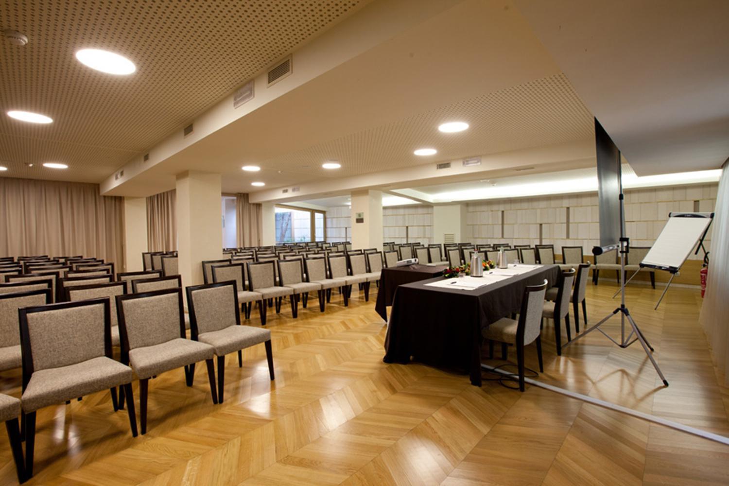 Breaking Business Hotel Mosciano SantʼAngelo Esterno foto