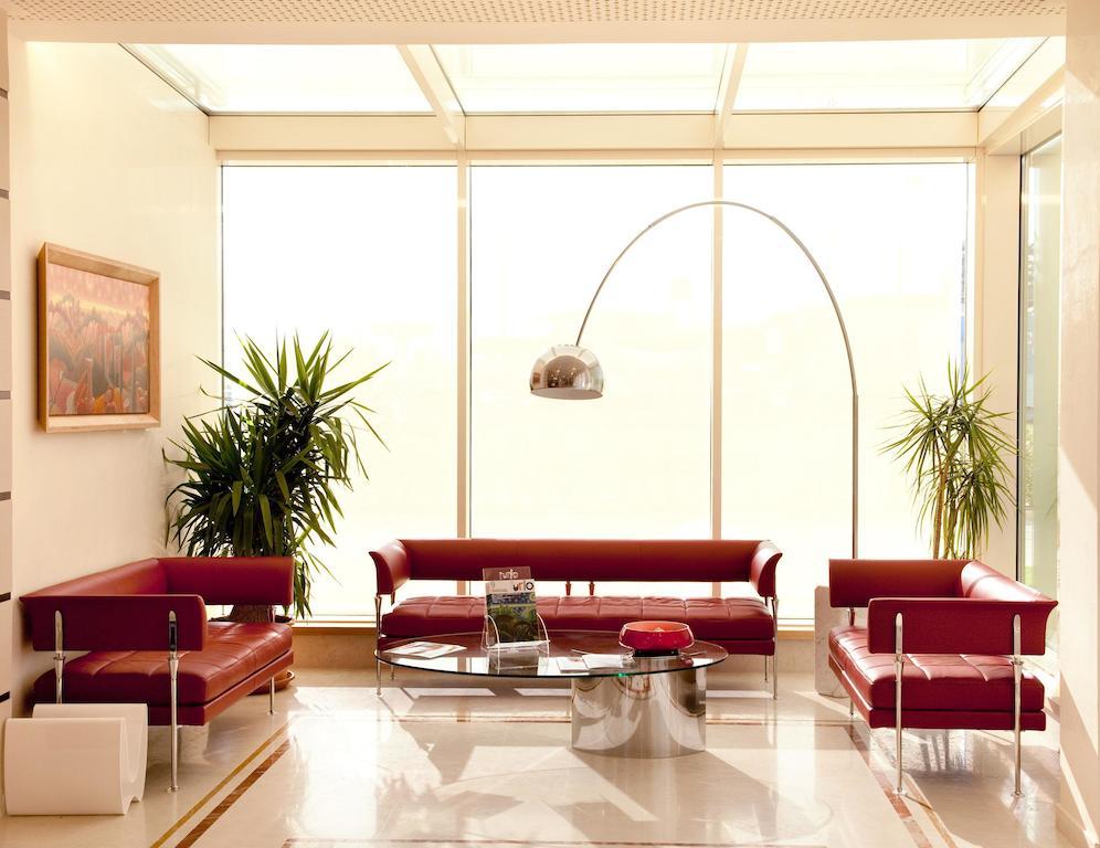Breaking Business Hotel Mosciano SantʼAngelo Esterno foto