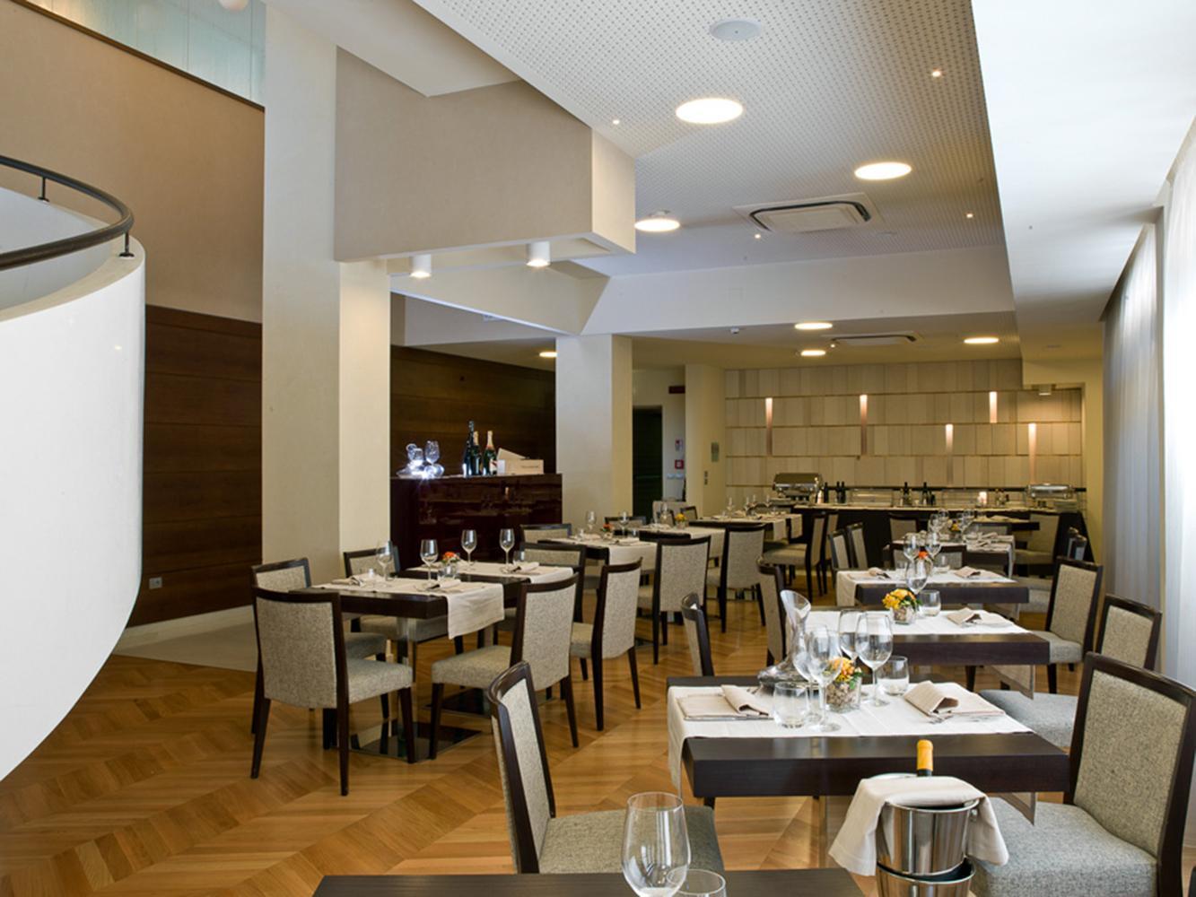 Breaking Business Hotel Mosciano SantʼAngelo Esterno foto