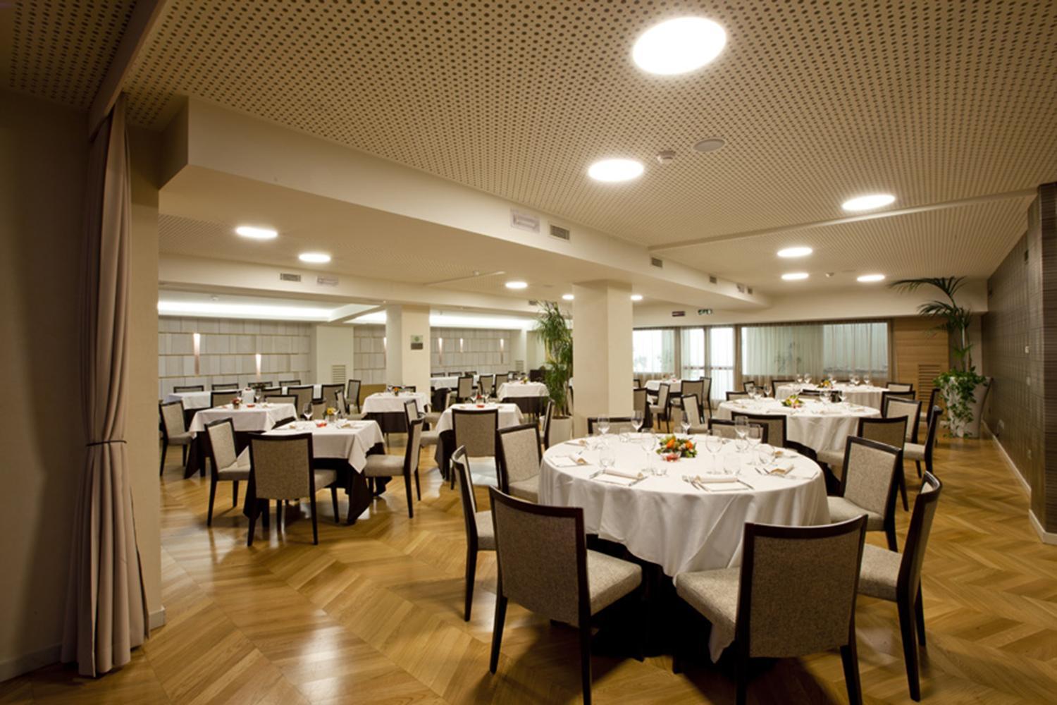 Breaking Business Hotel Mosciano SantʼAngelo Esterno foto