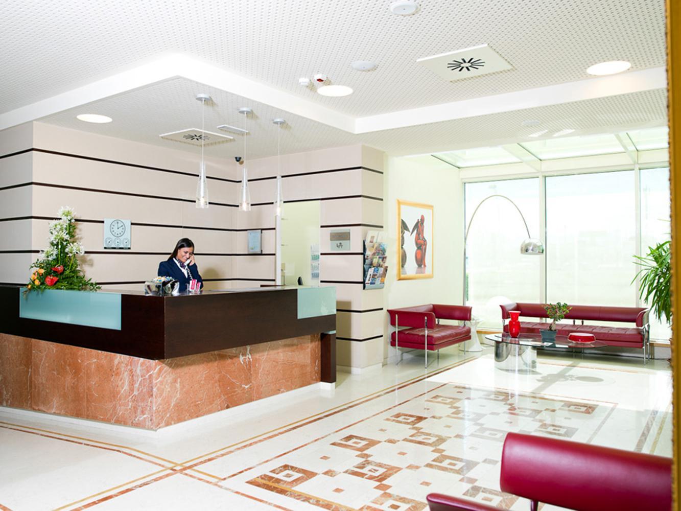 Breaking Business Hotel Mosciano SantʼAngelo Esterno foto