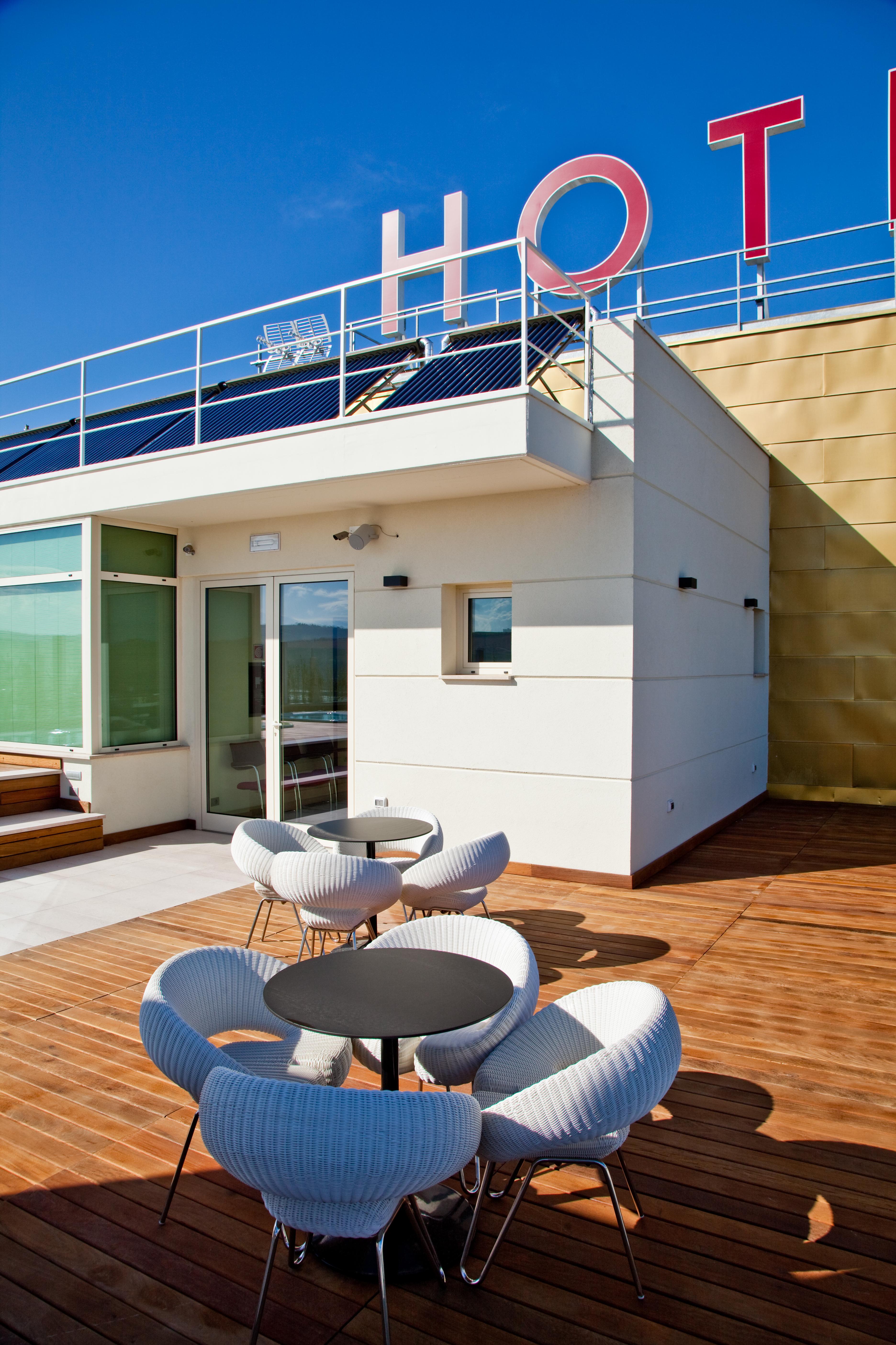 Breaking Business Hotel Mosciano SantʼAngelo Esterno foto