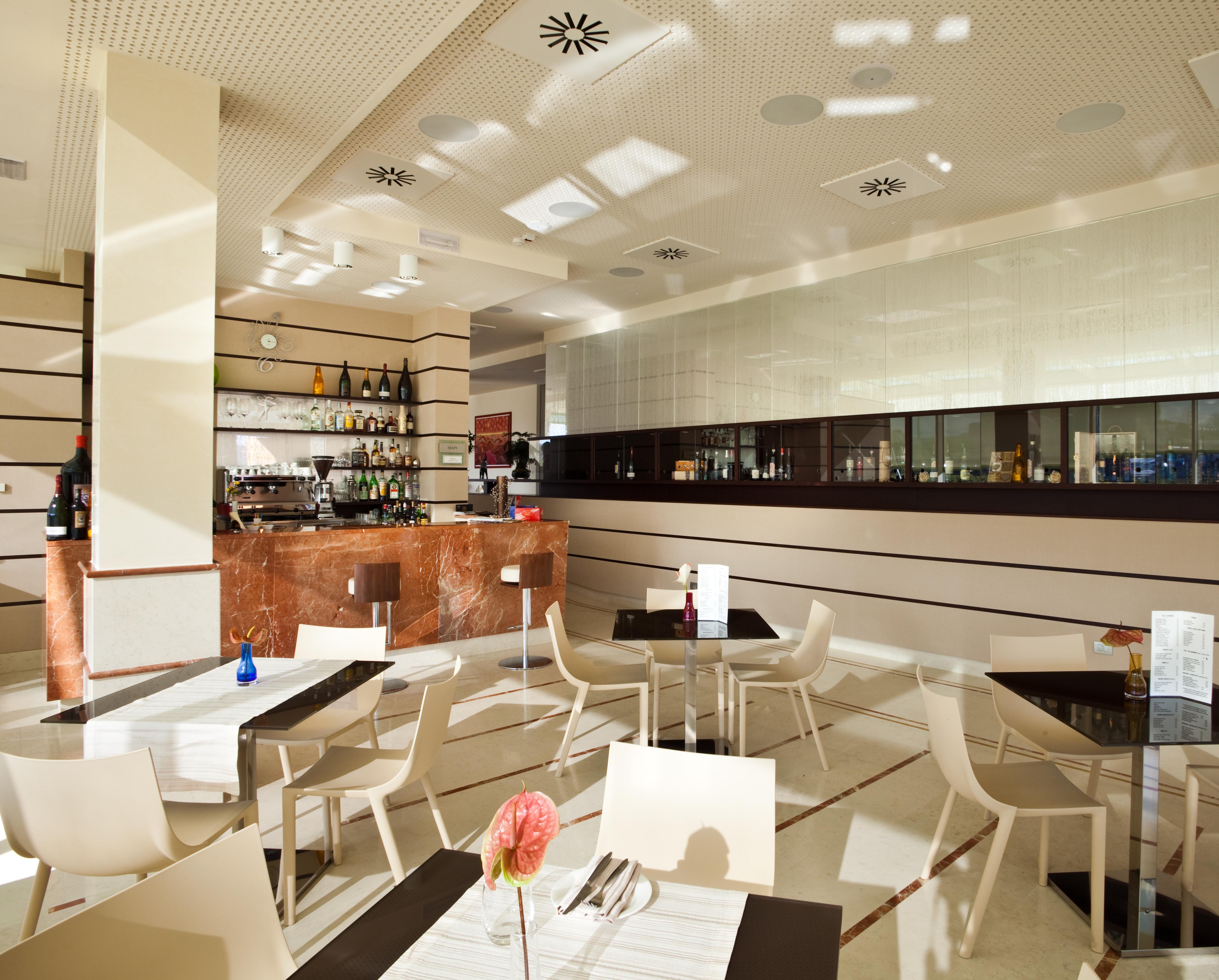 Breaking Business Hotel Mosciano SantʼAngelo Esterno foto