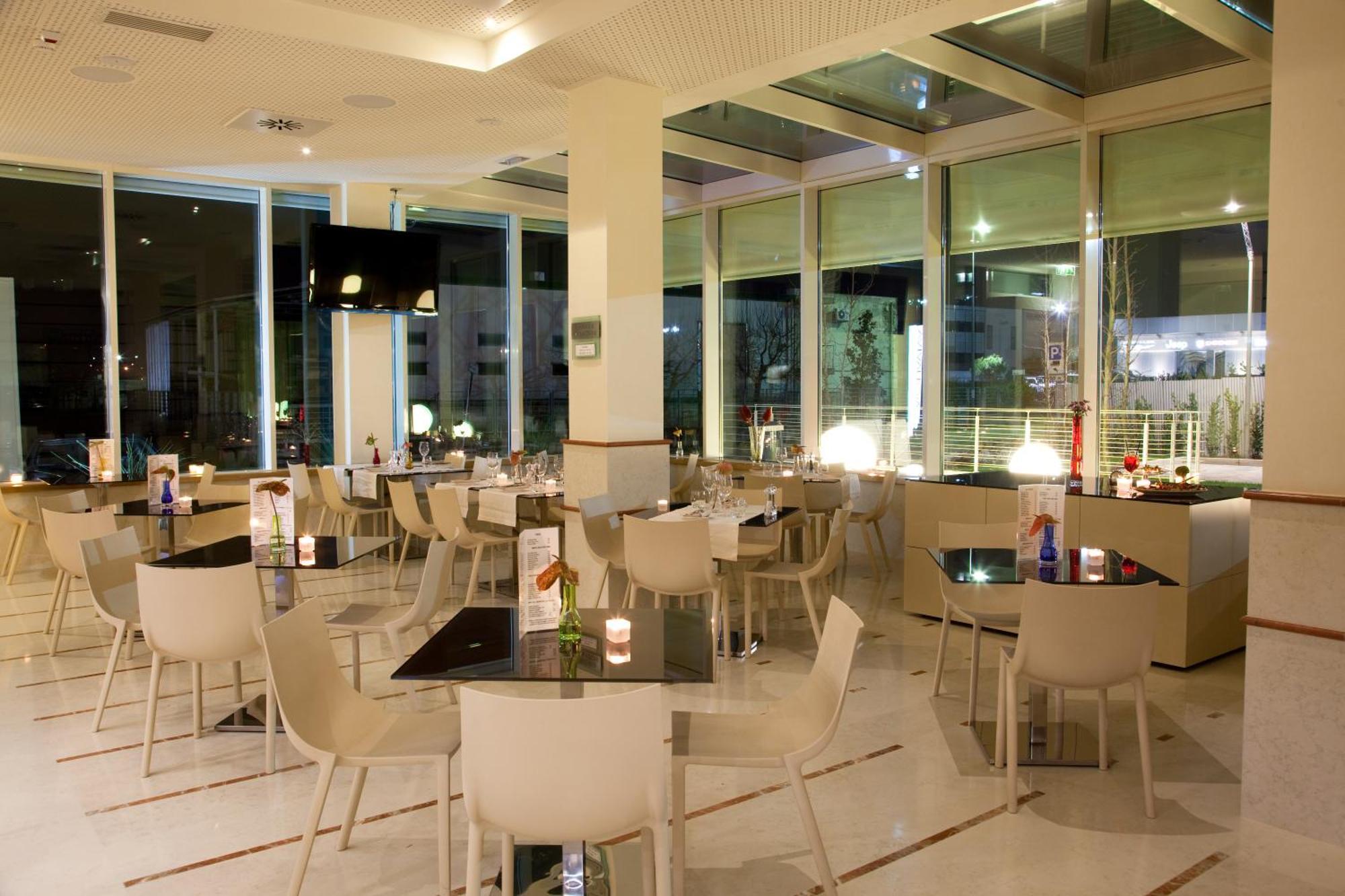 Breaking Business Hotel Mosciano SantʼAngelo Esterno foto