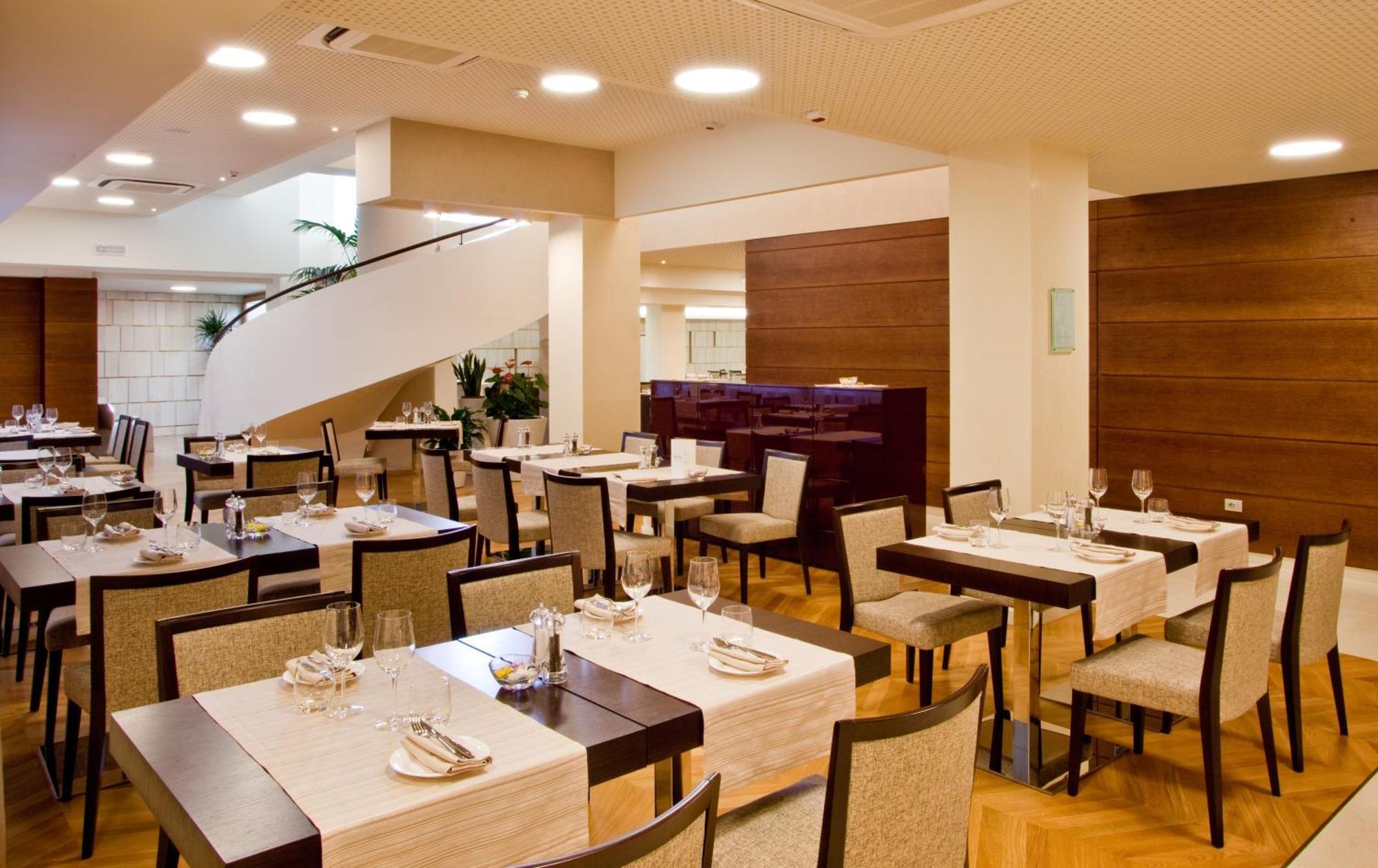 Breaking Business Hotel Mosciano SantʼAngelo Esterno foto