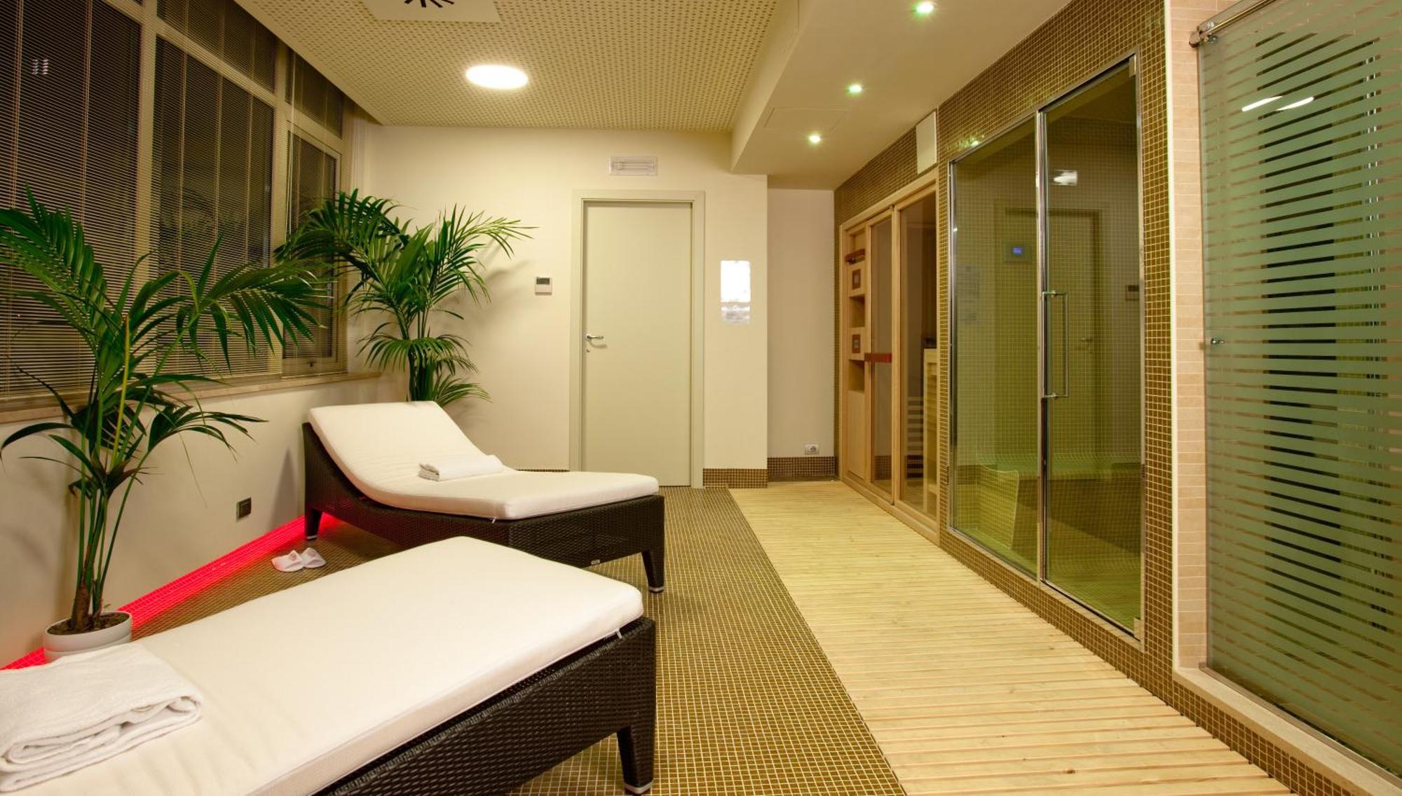 Breaking Business Hotel Mosciano SantʼAngelo Esterno foto