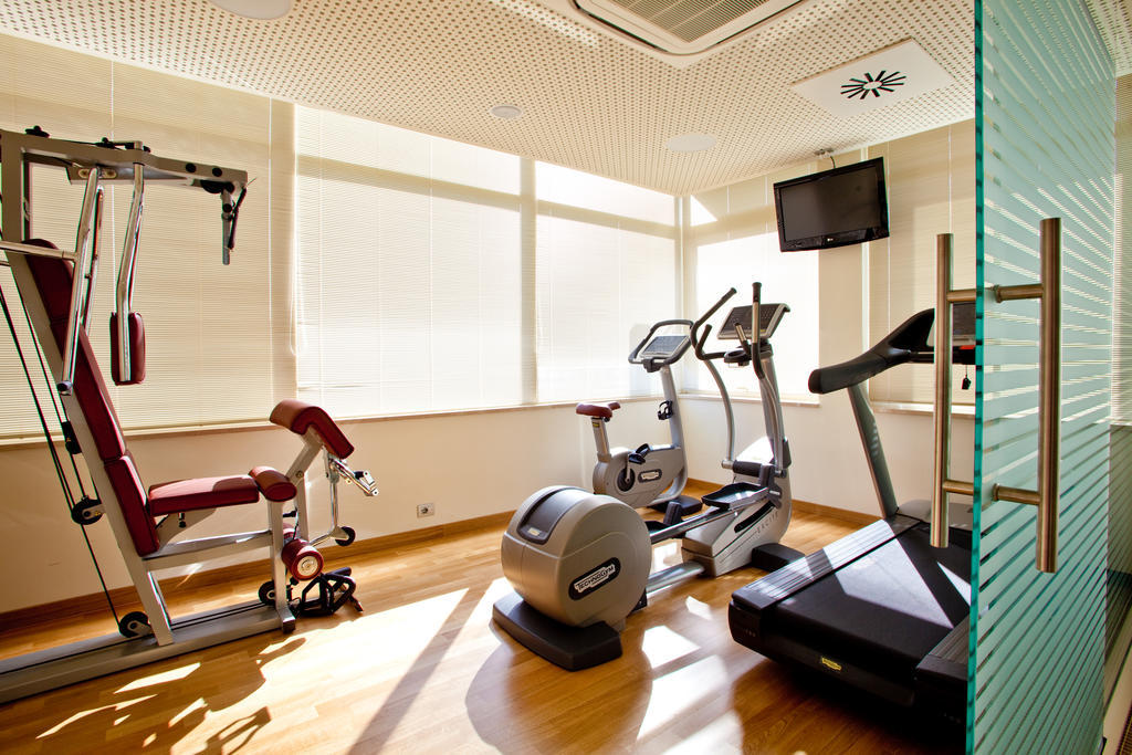 Breaking Business Hotel Mosciano SantʼAngelo Esterno foto