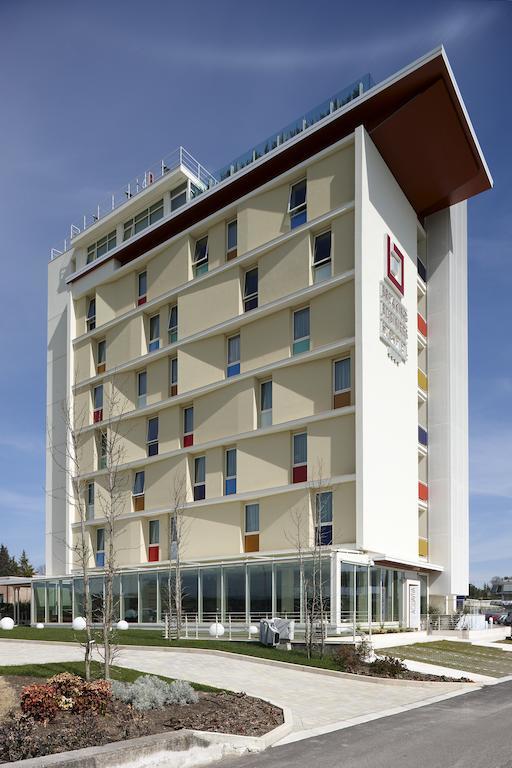 Breaking Business Hotel Mosciano SantʼAngelo Esterno foto