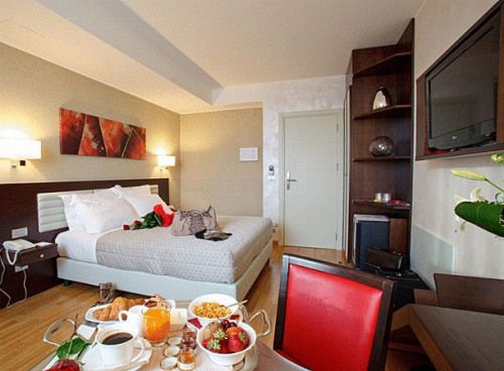 Breaking Business Hotel Mosciano SantʼAngelo Esterno foto