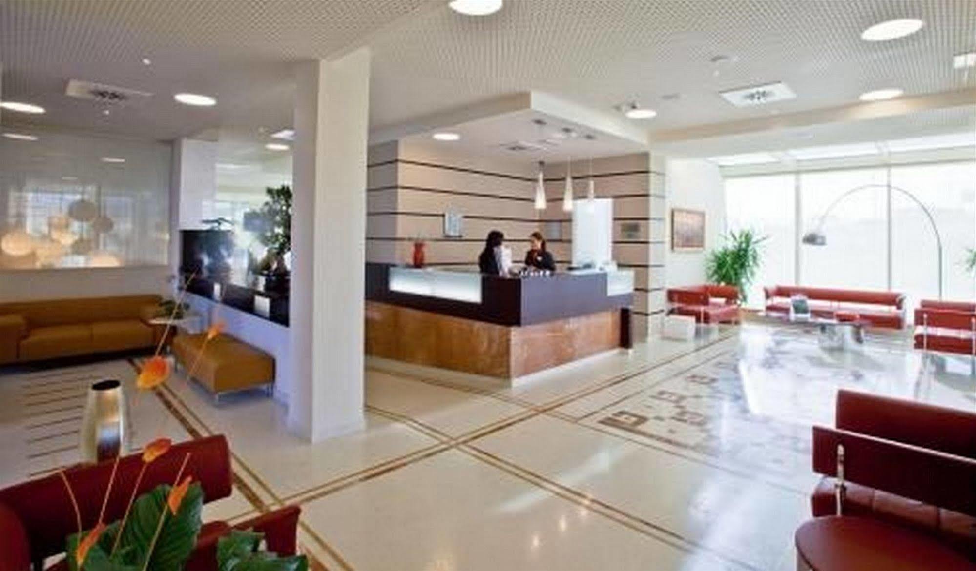 Breaking Business Hotel Mosciano SantʼAngelo Esterno foto