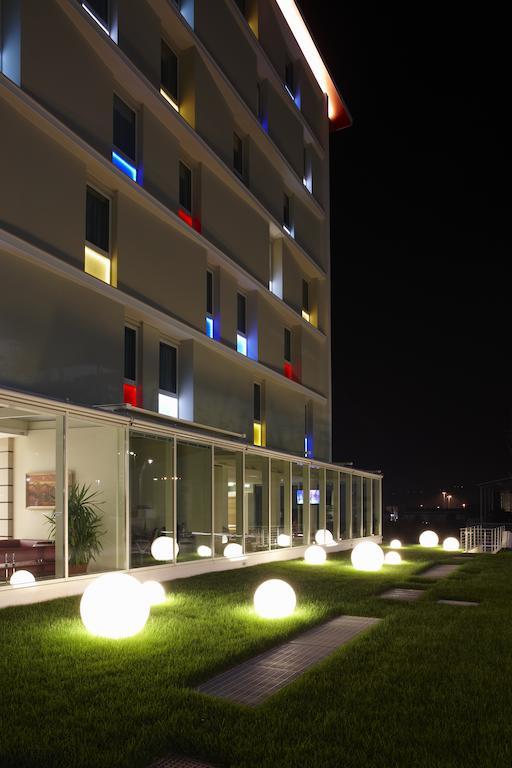 Breaking Business Hotel Mosciano SantʼAngelo Esterno foto