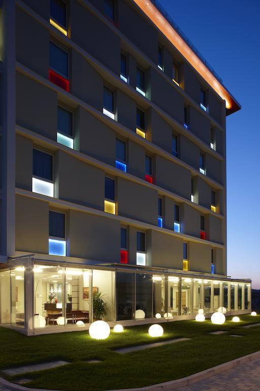 Breaking Business Hotel Mosciano SantʼAngelo Esterno foto