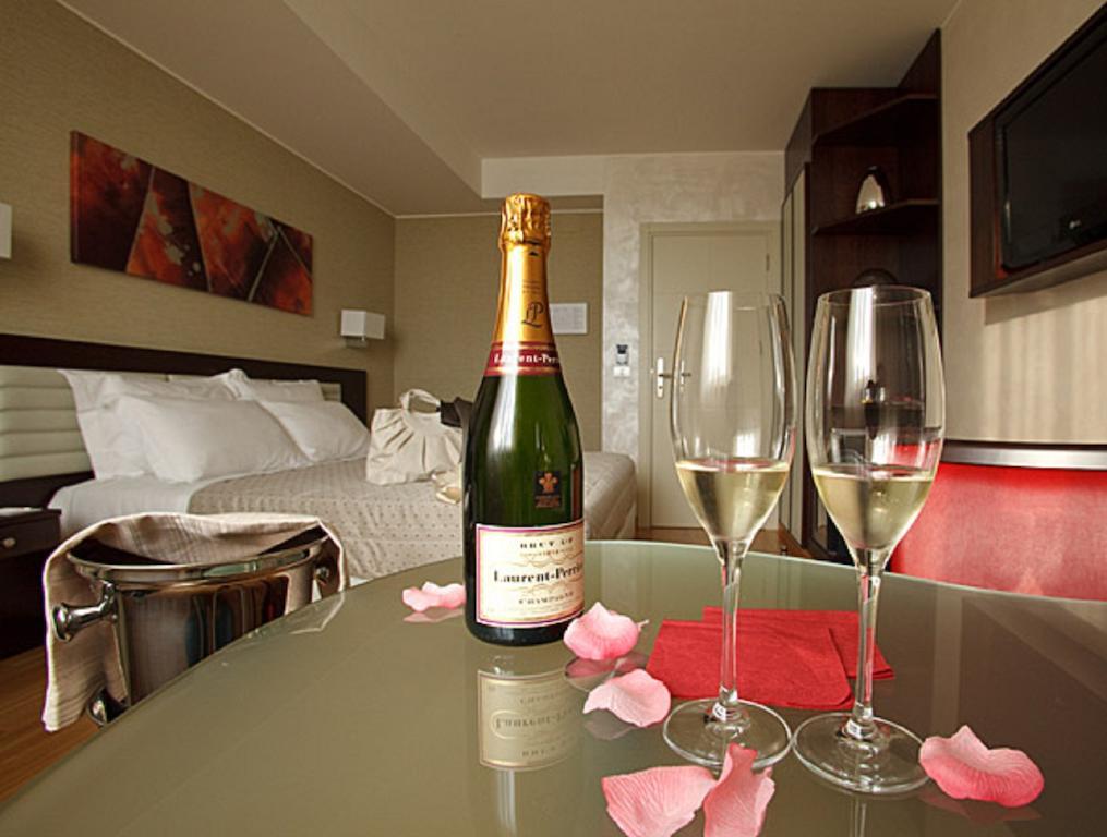 Breaking Business Hotel Mosciano SantʼAngelo Esterno foto