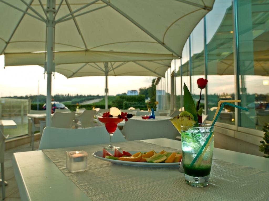 Breaking Business Hotel Mosciano SantʼAngelo Esterno foto