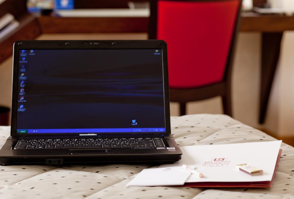 Breaking Business Hotel Mosciano SantʼAngelo Esterno foto