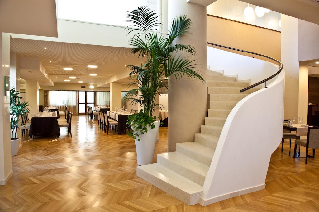 Breaking Business Hotel Mosciano SantʼAngelo Esterno foto