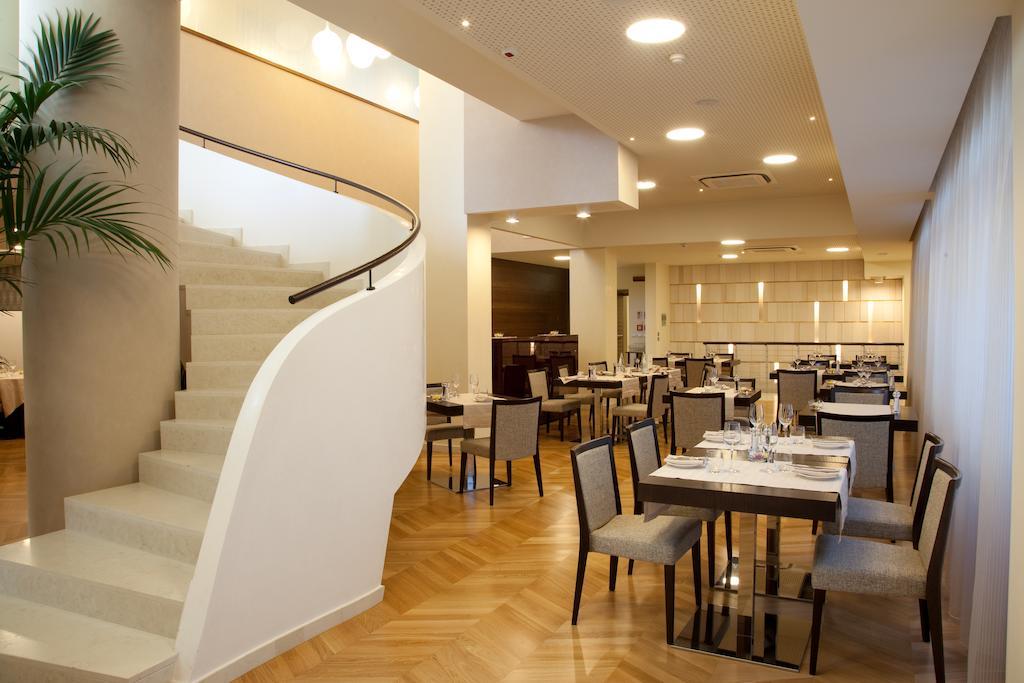 Breaking Business Hotel Mosciano SantʼAngelo Esterno foto
