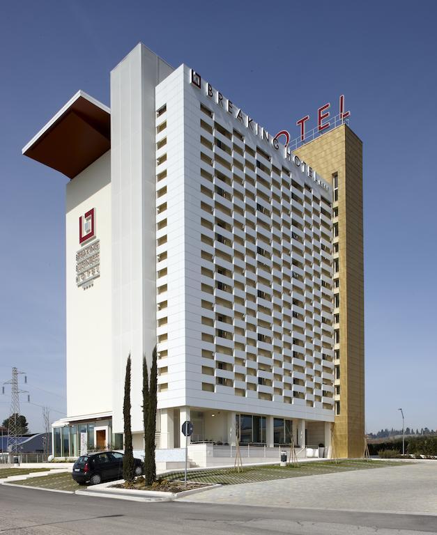 Breaking Business Hotel Mosciano SantʼAngelo Esterno foto