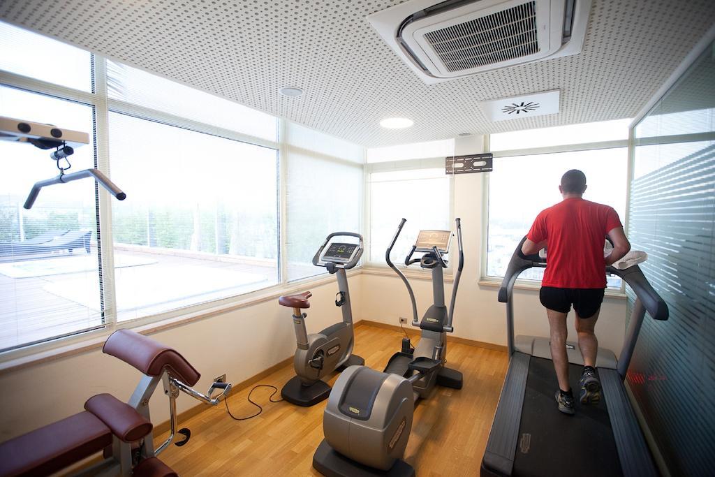Breaking Business Hotel Mosciano SantʼAngelo Esterno foto