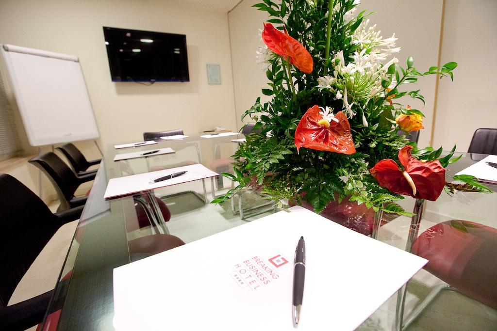 Breaking Business Hotel Mosciano SantʼAngelo Esterno foto