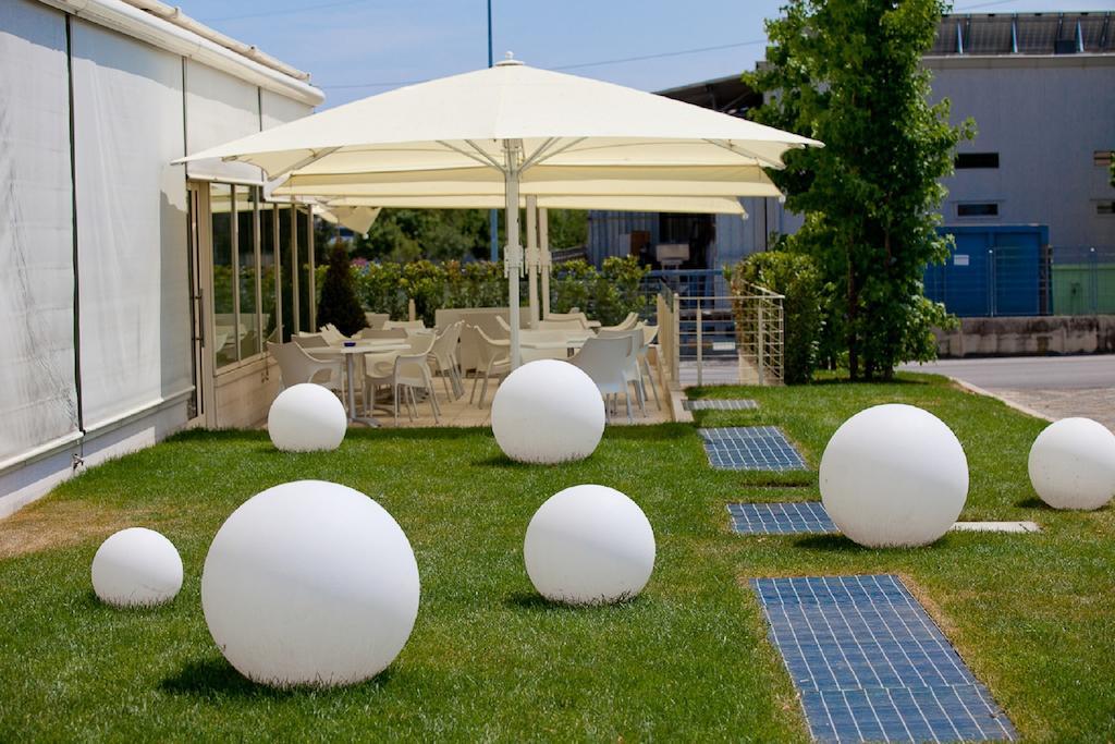 Breaking Business Hotel Mosciano SantʼAngelo Esterno foto