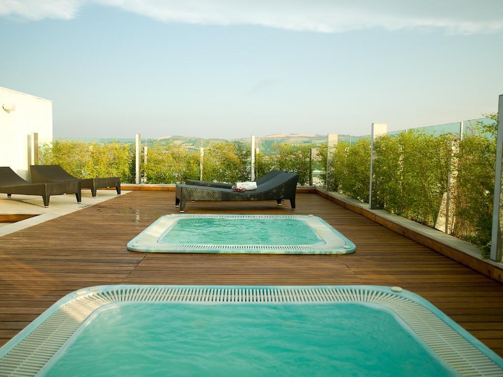 Breaking Business Hotel Mosciano SantʼAngelo Esterno foto