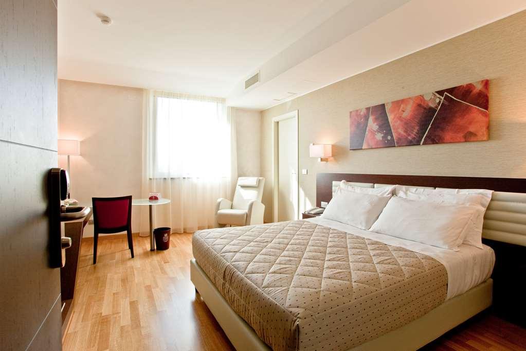 Breaking Business Hotel Mosciano SantʼAngelo Camera foto